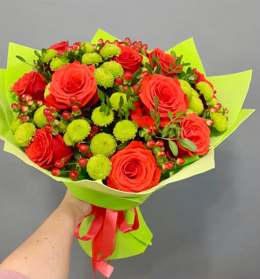 Букет цветов из: Хризантемы и Розы в Щельпино