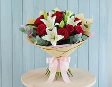 Букет цветов из:  Лилии и Розы в Щельпино