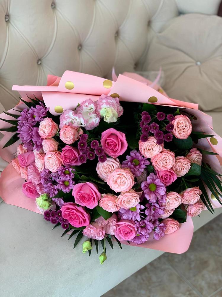 Букет цветов из: Хризантемы, Розы и Лизиантусы в Щельпино