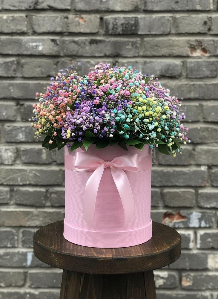 Цветочная композиция из Гипсофила и Розы в шляпной коробке в Щельпино