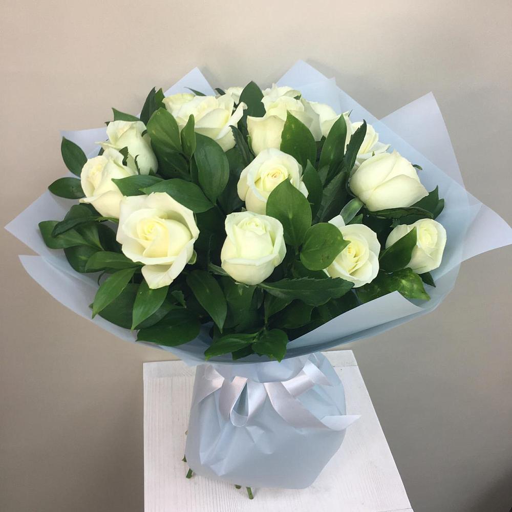 Букет 15 Белых роз Проуд в Щельпино