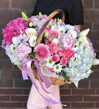 Композиция солнечный день в Щельпино Цветочная композиция из Розы, Хризантемы, Пионы и Лизиантусы в корзине в Щельпино