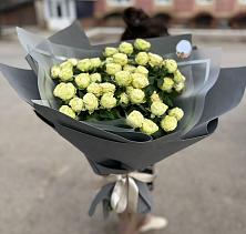 Букет Белые кустовые розы Солинеро в Щельпино