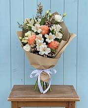 Букет цветов из:  Альстромерии, Лизиантусы, Розы и Хризантемы в Щельпино