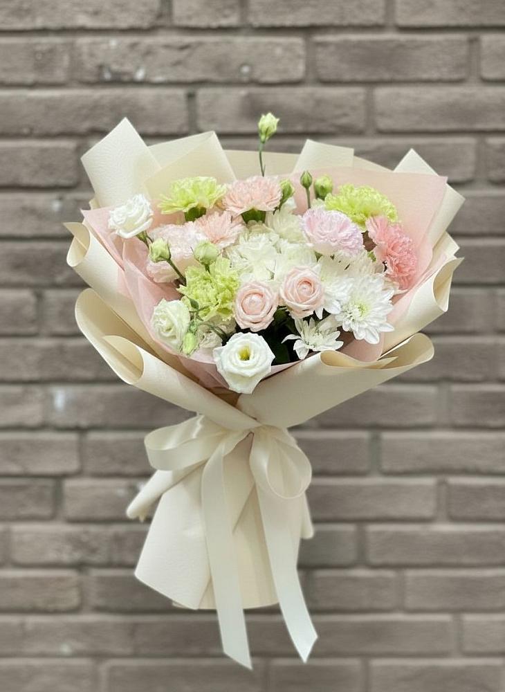 Букет цветов из: Гвоздики, Розы, Лизиантусы и Хризантемы в Щельпино