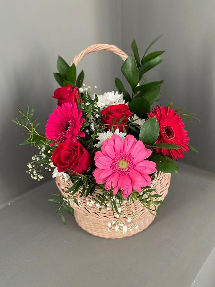 Цветочная композиция из Розы, Хризантемы и Герберы в корзине в Щельпино