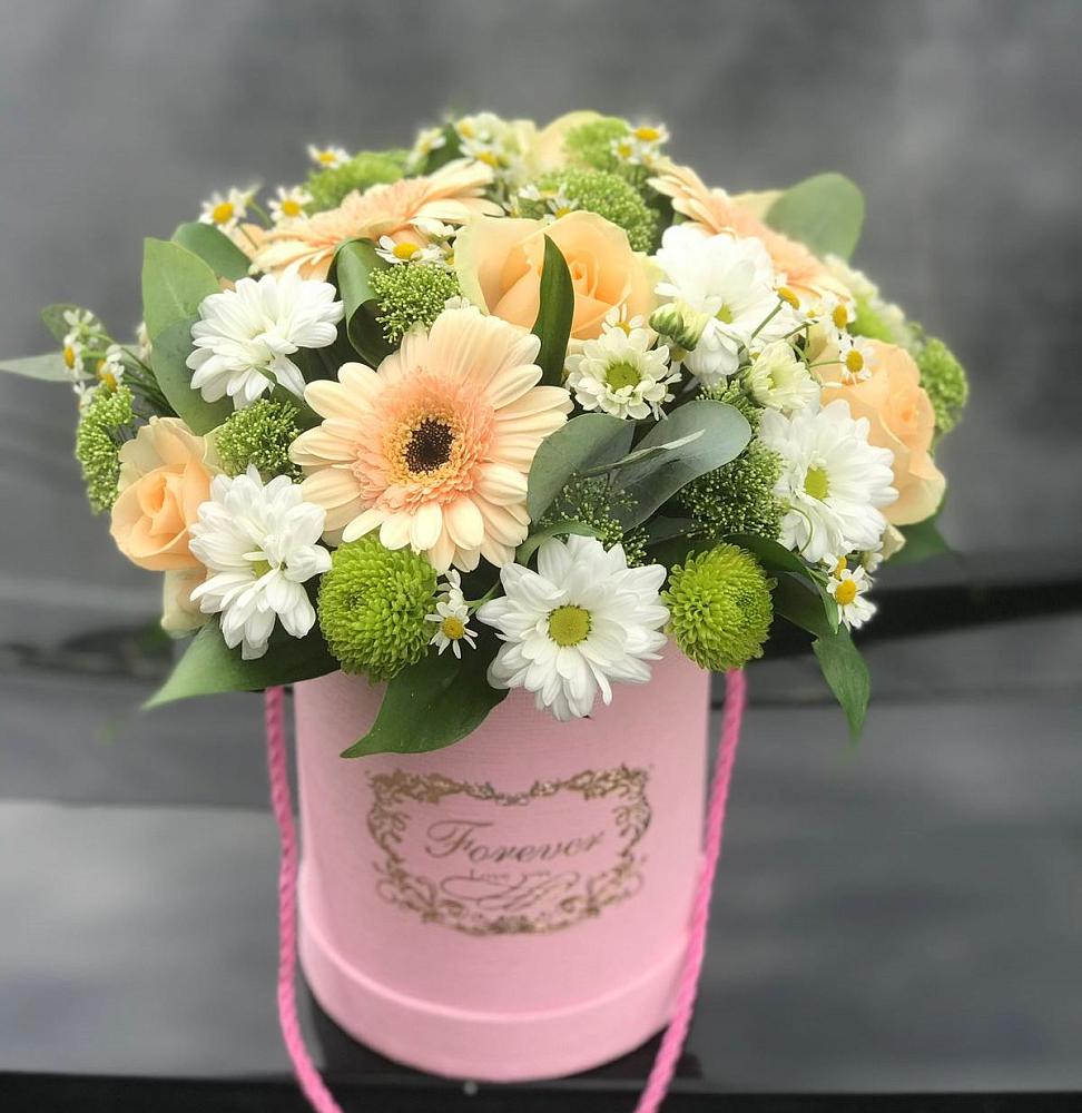 Цветочная композиция из Розы, Герберы и Хризантемы в шляпной коробке в Щельпино