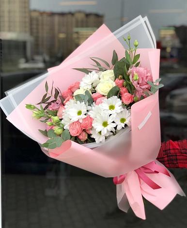 Букет цветов из: Розы, Лизиантусы и Хризантемы в Щельпино
