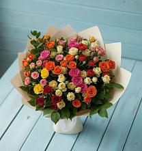 Букет Микс из разноцветных кустовых роз в Щельпино